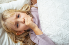 Dấu hiệu trẻ bị viêm phổi là gì? Những lưu ý cần biết khi chăm sóc trẻ