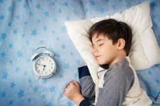 Những điều cha mẹ cần biết về thời gian đi ngủ lý tưởng của trẻ