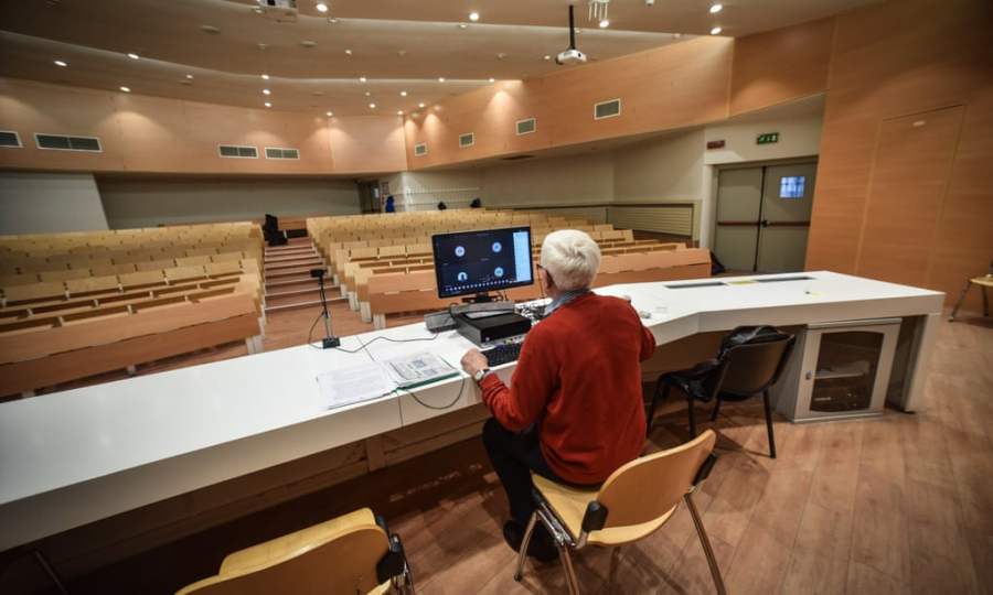 Du học sinh tại Anh có thể học online đến đầu tháng 4 năm 2022 - Ảnh 1