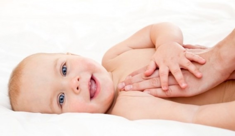 5 cách giúp mẹ chăm sóc cho làn da của bé