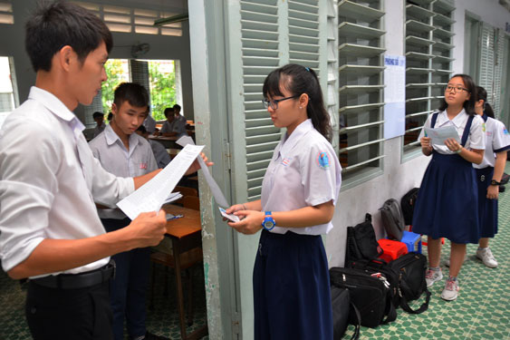 Trường học hỗ trợ đăng ký nguyện vọng vào trường công lập - Ảnh 1