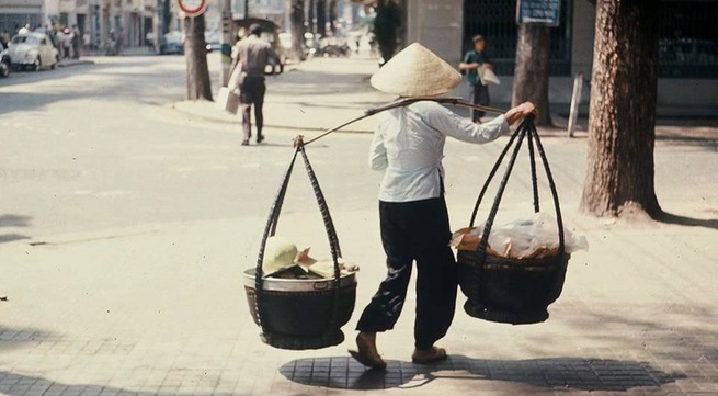 Phụ huynh nghèo lao đao vì gánh nặng học phí