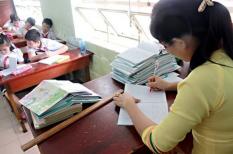 Điều gì xảy ra khi giáo viên ghi hàng trăm nhận xét cho học sinh?