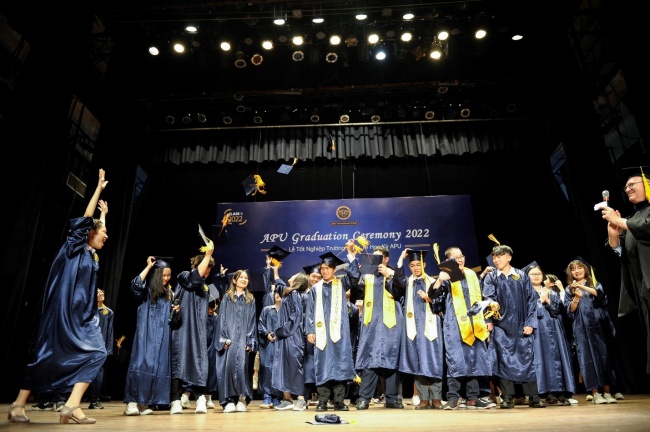 Hệ thống trường quốc tế Hoa Kỳ APU trao hơn 25 triệu USD học bổng cho học sinh tốt nghiệp khóa 2022