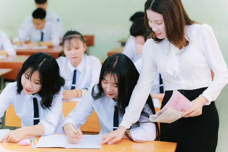 Sinh viên nghèo có thể tiếp cận nhiều chính sách miễn giảm học phí khi học phí tăng mạnh