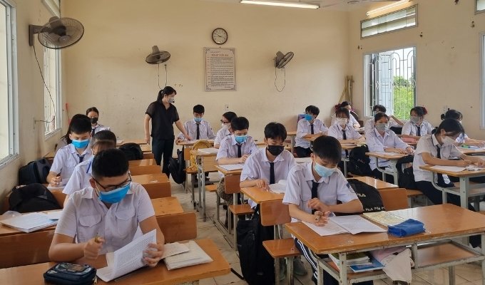 Bộ trưởng GD-ĐT nói đã có nhiều chỉ đạo để giá sách giáo khoa thấp nhất - Ảnh 1