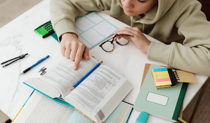 TOP 4 điều cha mẹ cần lưu ý về việc bảo vệ mắt của con trước kỳ thi Đại học - Ảnh 1