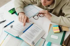 TOP 4 điều cha mẹ cần lưu ý về việc bảo vệ mắt của con trước kỳ thi Đại học