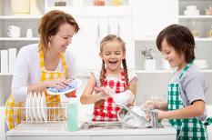 Cách dạy con làm việc nhà