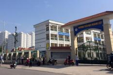 600 học sinh bất ngờ bị thông báo chuyển trường, hiệu trưởng và UBND quận nói gì?