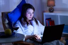 TOP 7 lý do giới trẻ ngày nay thức khuya dậy muộn mà cha mẹ cần biết