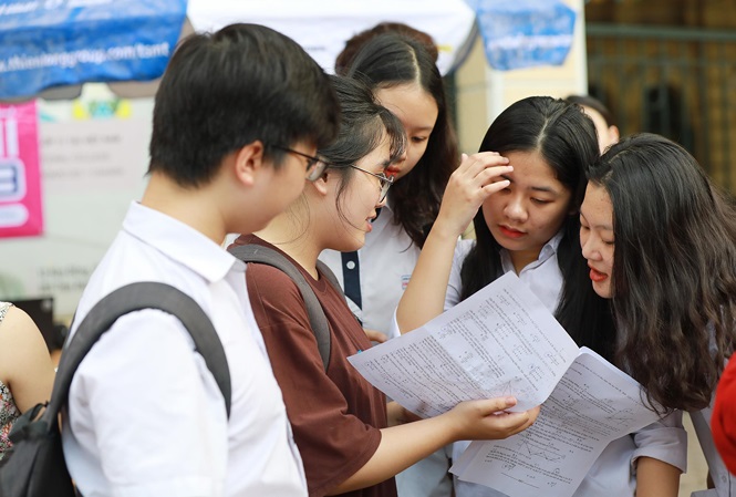 Tuyển sinh đại học 2022: Học phí ngành kinh tế cao, kỹ thuật thấp - Ảnh 1
