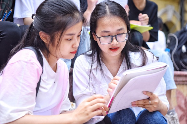 Điểm chuẩn trúng tuyển vào trường THPT công lập và hệ chuyên Bình Định 2022 - Ảnh 1