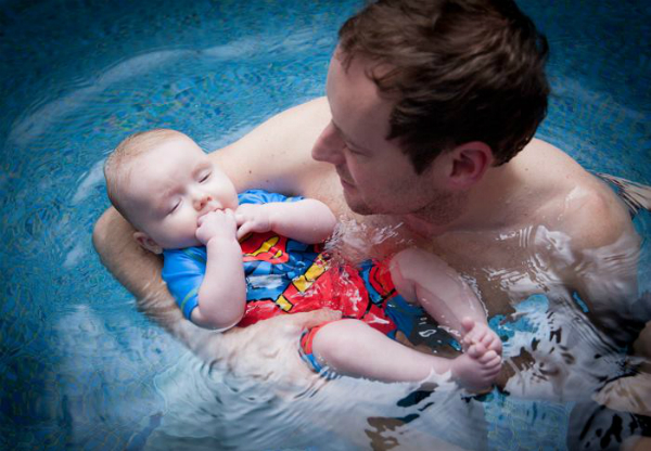 Cho bé tập bơi lúc mấy tuổi là hiệu quả nhất? - Ảnh 1