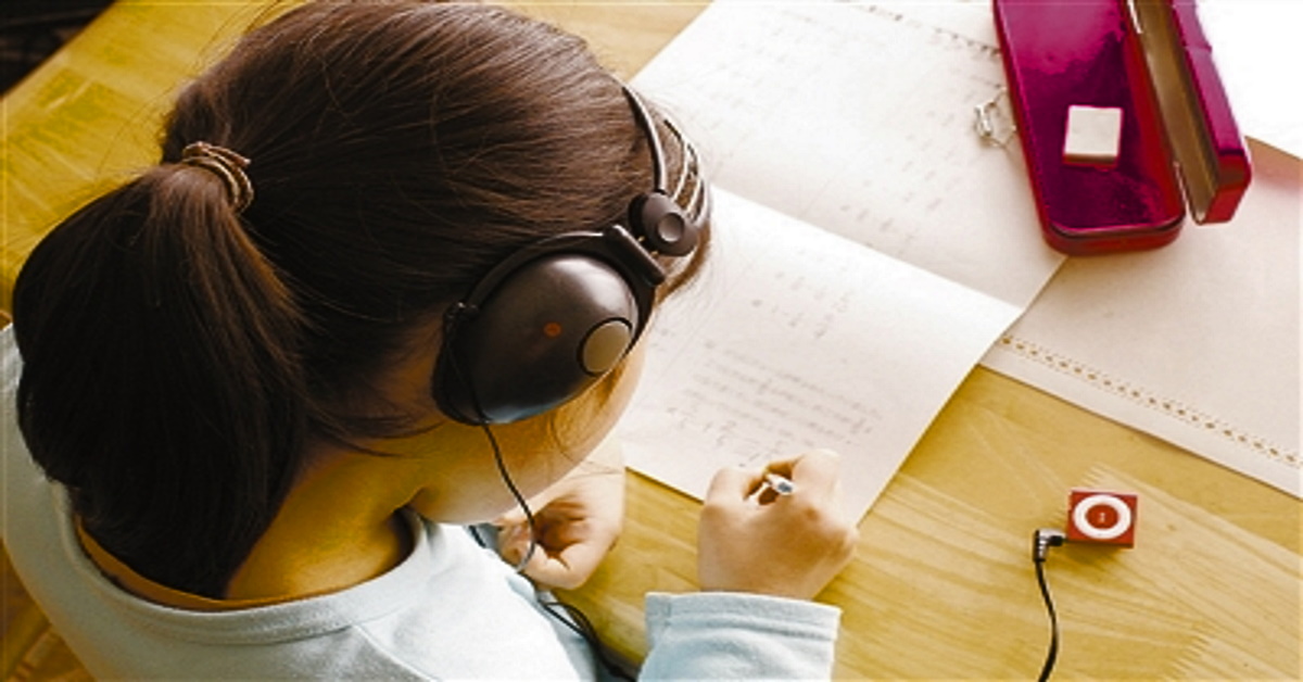 Trong khi ôn thi có nên nghe nhạc?