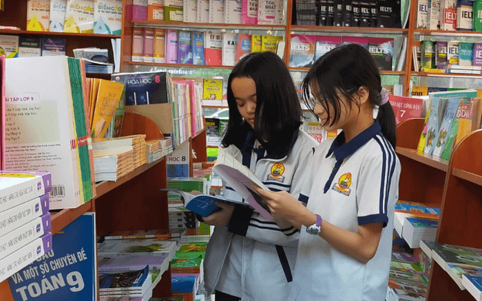 Cơ quan quản lý bỏ lỡ cơ hội để người dân mua sách giáo khoa rẻ hơn