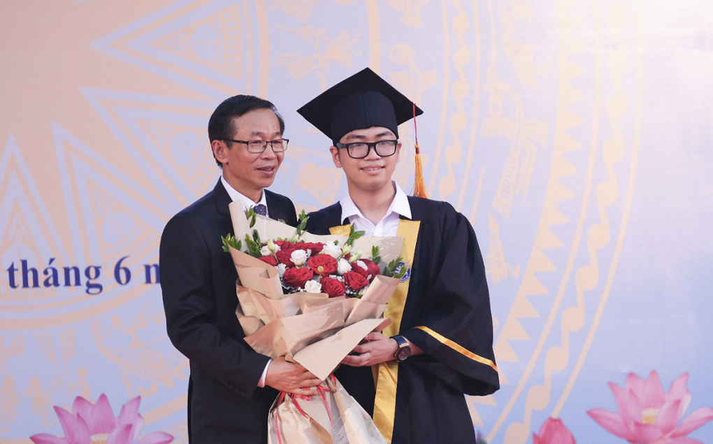 Thủ khoa Sư phạm Toán đạt điểm tốt nghiệp gần tuyệt đối - Ảnh 1