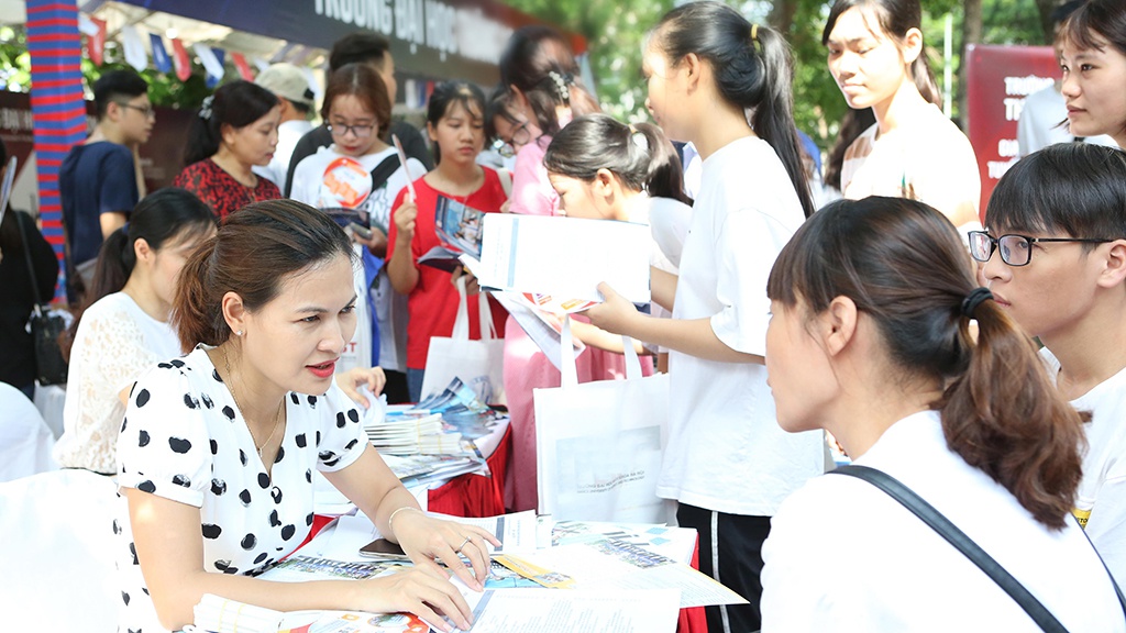 Trường đại học tư gọi thí sinh nhập học sớm - Ảnh 2