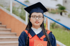 Nữ sinh đỗ thủ khoa 3 trường chuyên nổi tiếng Hà Nội năm 2022
