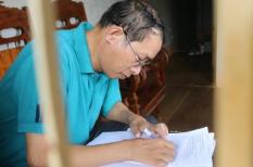 Thí sinh 53 tuổi thi tốt nghiệp THPT: "Để làm gương cho con cháu"