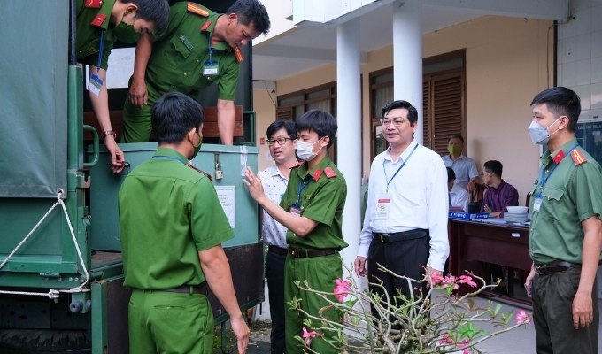 Điều động xe đặc chủng vận chuyển đề thi tốt nghiệp THPT đến 25 điểm thi - Ảnh 1