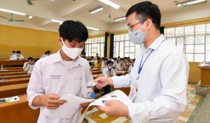 Nam sinh phát hiện nghi vấn