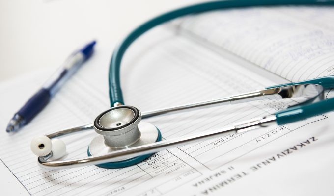 Dự kiến điểm chuẩn các trường đại học Y hạ từ 0,25 đến 2,5 điểm và một số ngành khác - Ảnh 1