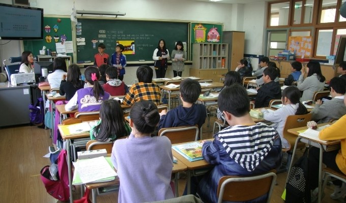 Điểm chuẩn khối ngành Sư phạm năm 2022 dự kiến sẽ tăng nhẹ - Ảnh 1