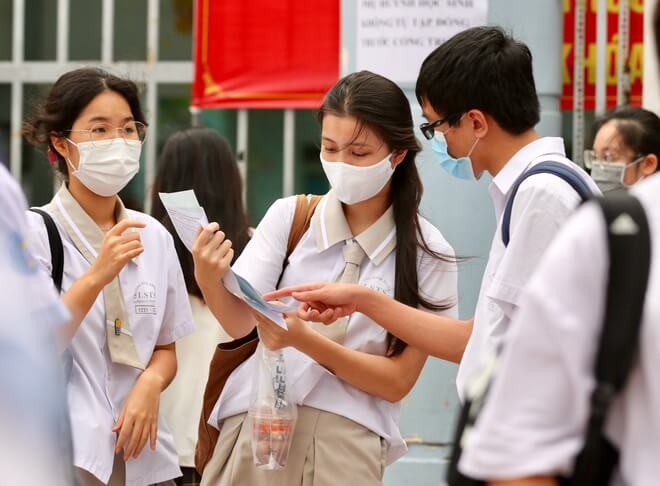 Nghi vấn đề trên mạng 'khá giống' đề thi tốt nghiệp môn Toán 2022 - Ảnh 1