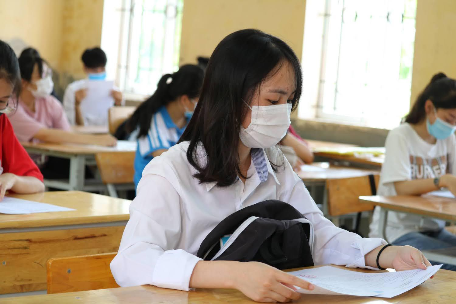 Sáng nay thi môn đầu tiên, thí sinh lại rủ nhau... đoán đề văn - Ảnh 1