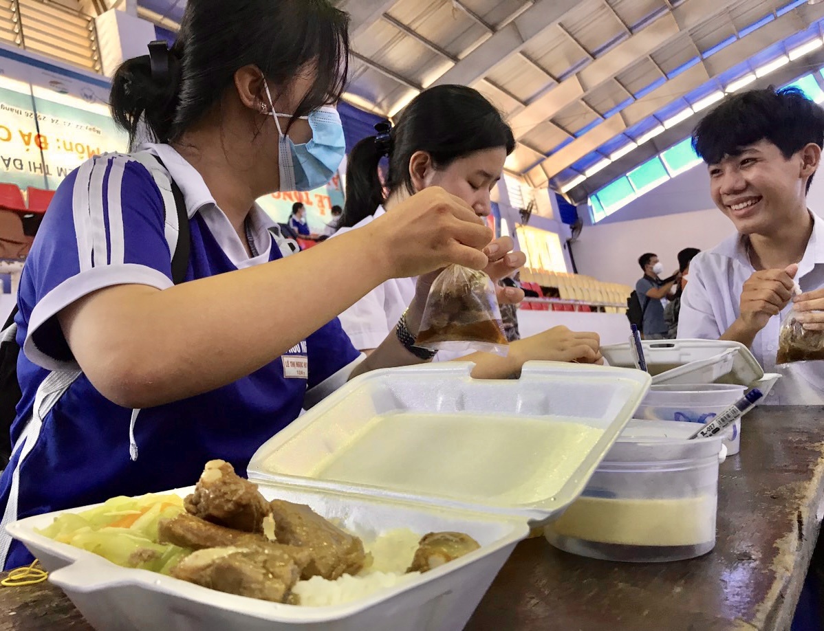 Thi tốt nghiệp THPT 2022: 4.500 suất ăn trưa miễn phí dành cho thí sinh Cần Thơ - Ảnh 1