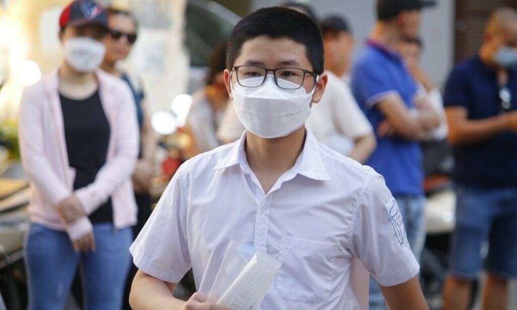 Những trường THPT nào hạ điểm chuẩn vào lớp 10 tại Hà Nội năm 2022?