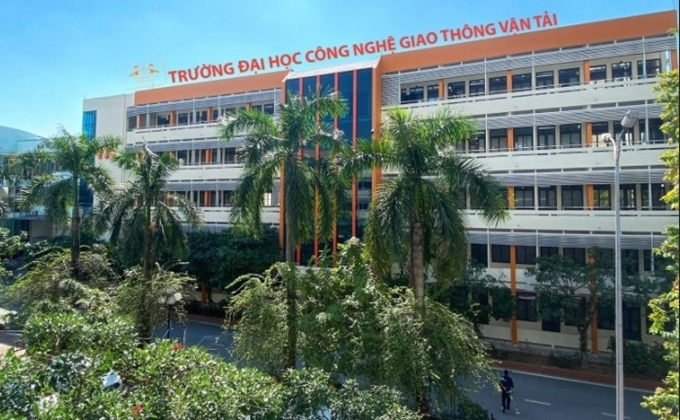 Nhiều trường lấy điểm chuẩn học bạ ở mức trung bình
