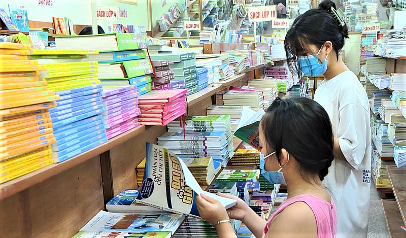 Lãi đậm, lãi khủng nhờ sách giáo khoa: Siêu lợi nhuận là tất yếu - Ảnh 2