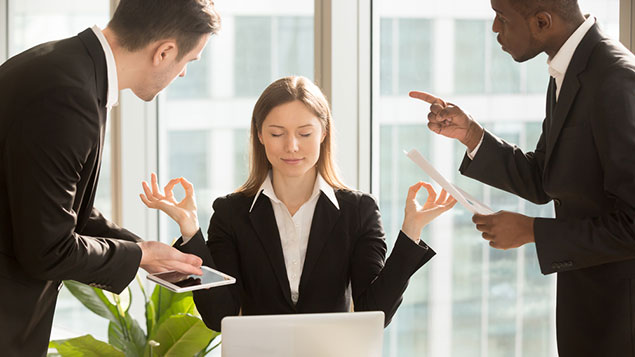 Nên xử lý như thế nào khi xảy ra xung đột với đồng nghiệp - Ảnh 4