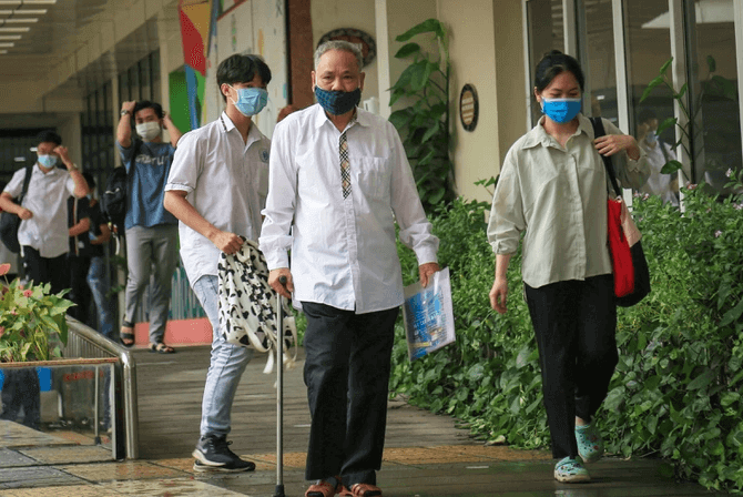 Cụ ông 82 tuổi ở Hà Nội có kết quả thi tốt nghiệp thế nào? - Ảnh 1