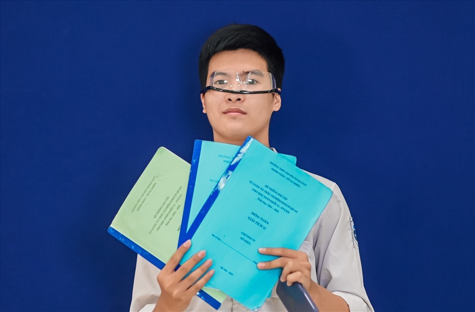 Lộ diện các thủ khoa kỳ thi tốt nghiệp THPT năm 2022 toàn quốc - Ảnh 2