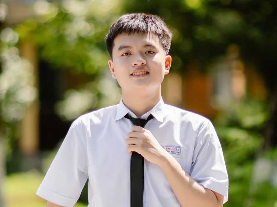 Điểm chuẩn khối thi nào tăng, khối nào giảm? - Ảnh 2