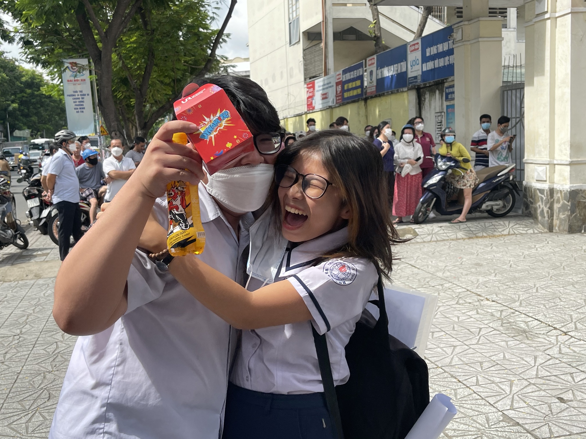 Trúng tủ "Chiếc thuyền ngoài xa", thí sinh mừng rỡ reo: "Thủ khoa rồi ba mẹ ơi!"