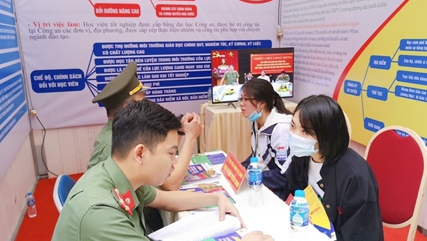 Kỳ thi tuyển sinh vào trường công an: Có biện pháp phát hiện thiết bị thu phát