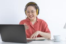 Hướng dẫn về cách làm bài thi nghe IOE tiếng Anh