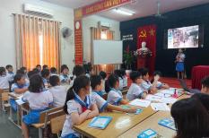 Quyết liệt triển khai chiến lược tiêm vaccine COVID-19 cho học sinh tại Nghệ An