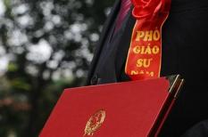 Dù được đề xuất lên vị trí PGS nhưng vẫn có 2 PGS xin rút