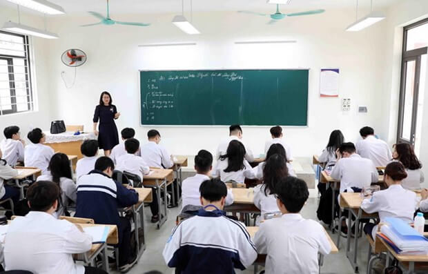 Thu hút người giỏi theo nghề giáo: Miễn học phí chưa đủ, cần cơ hội phát triển - Ảnh 1
