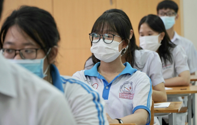 Thí sinh xét tuyển đại học giảm, điểm chuẩn có giảm?