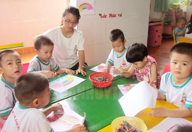 Lương của giáo viên mầm non khi mới ra trường - Ảnh 1