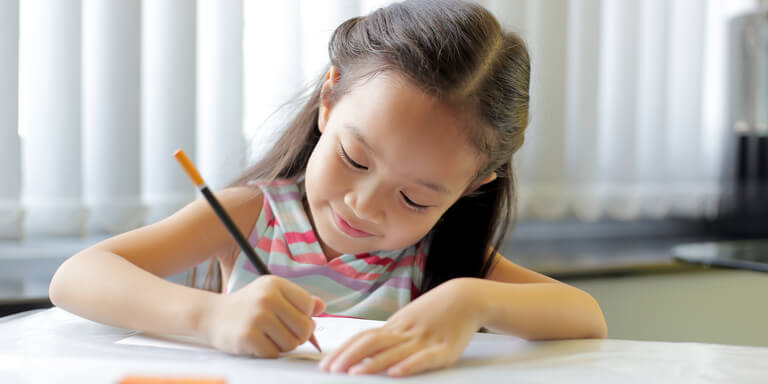 Có nên cho con học chữ khi vào lớp 1?