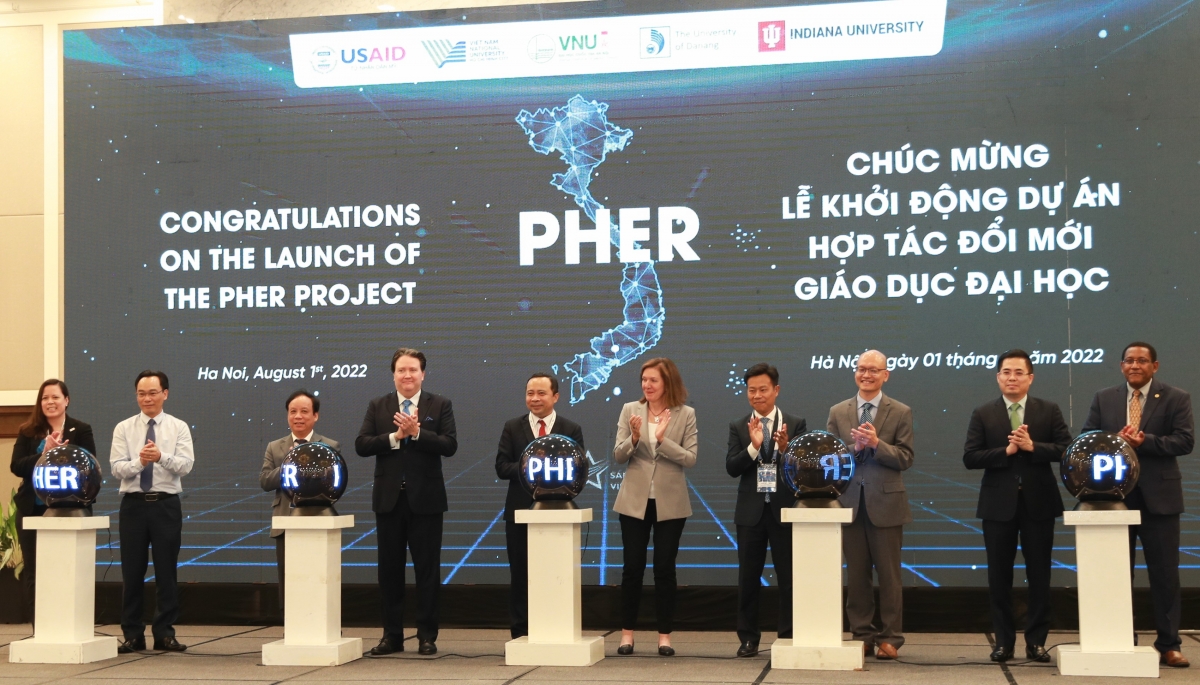 Chuyện học văn mẫu - Sẽ triệt tiêu nạn dạy và học “rập khuôn”? - Ảnh 2