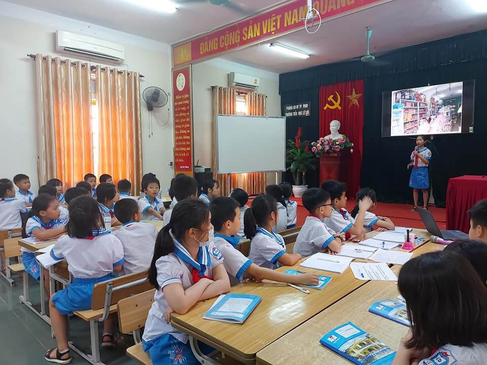 Quyết liệt triển khai chiến lược tiêm vaccine COVID-19 cho học sinh tại Nghệ An - Ảnh 1