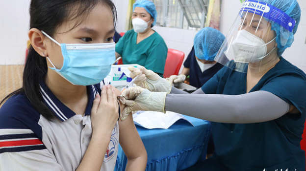 Thực hư việc bắt buộc tiêm vắc xin mới được đi học tại Đà Nẵng - Ảnh 1